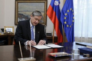 V sredo ustanovna seja DZ 