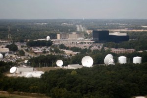 Ob Merklovi naj bi NSA vohunila še za kar za 35 voditelji