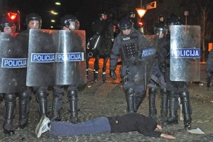 Zaradi pozivanja k nasilju v medijih nujna seja odbora DZ