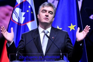 SDS: Še ena blamaža vlade Alenke Bratušek in Slovenije v tujini