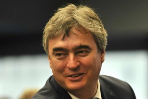 Zver bo kandidiral s podporo strank in treh poslancev