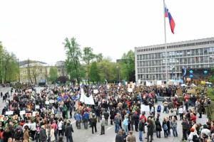 "Očitno je za sindikate prava vlada in ni rožljanja s protesti, stavkami, referendumom."