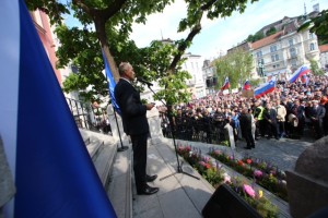 Janša na Prešernovem trgu: Slovenska domovina pripada vsem, ne samo nekaterim (FOTO)