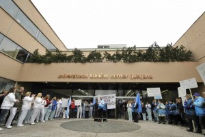 Na protestnih shodih več tisoč javnih uslužbencev