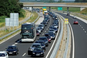 Peklenski vikend: 20-kilometrske kolone in možnost vročinskih rekordov