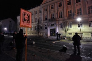 So Kanglerju sodili vstajniki?