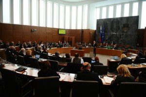 V DZ danes burno? Končno izredna seja o stanju v pravosodju