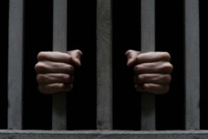 Nekdanji šef propadlega CPL Mimović za 30 dni v pripor; sodelavec Petrič v hišni pripor