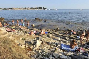 V Rovinju zaradi snemanja otrok na plaži prijeli Nemca