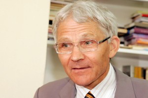 Tone Peršak minira Janšo in vrača uslugo Jankoviću