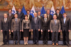 Janša bi menjal ministre, na udaru Bogovič, morda tudi Virantova ministra