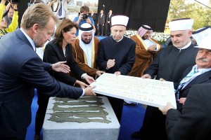 FOTO: Bratuškova in Janković polagala temeljni kamen za ljubljansko džamijo