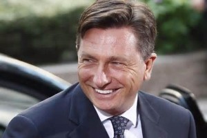 Pahor na posvet povabil enajst pravnikov, njihova stališča o rokih za predčasne volitve so različna