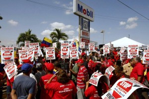 Venezuela mora Exxon Mobilu plačati 1,6 milijarde dolarjev odškodnine