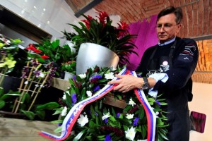 Pahor delal v cvetličarni, na Žalah polagal vence