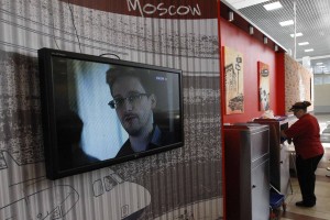 Snowden ne sprejema Putinovega pogoja za azil v Rusiji 