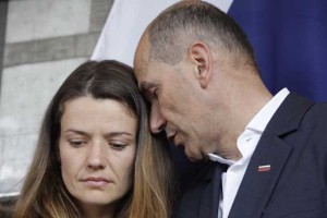 Urška Bačovnik Janša: Ko opazujem Črtomirjevo žalost in hrepenenje po očetu, je dan najtežji