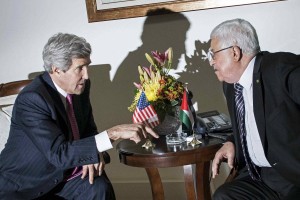 Kerry v soboto že tretji dan krmaril med izraelskimi in palestinskimi zahtevami