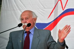 Ob prazniku Stanovnik spet grmel: Fiskalno pravilo zahtevajo »trije tuji žandarji«!