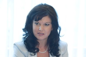 Predsedniška kandidatka Malešičeva trdi, da podpisi podpore na pošti izginjajo