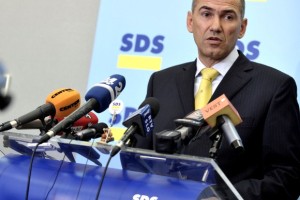 Janša: Znižajmo plače funkcionarjev za 10 odstotkov
