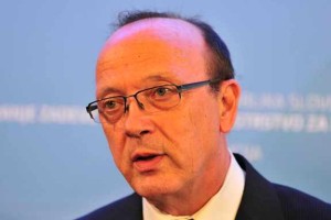 Gorenak: Dr. Fišer, poglejte se v tole ogledalo!