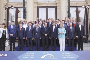 Janševi evropski prijatelji: EPP je politično rehabilitirala prvaka SDS