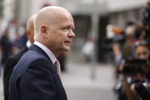 Nepričakovano odstopil britanski zunanji minister Hague