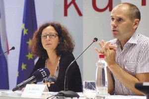 Brezkompromisno: proračunski denar vladi prijaznim Mladini, Delu in Dnevniku