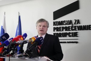Štefanec: Nekateri nimajo niti toliko integritete, da sprejmejo pošto državnih organov