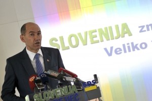 Janša: Pokazal bom pogodbe o svojih stanovanjih, če Janković pokaže dokazila o svojem premoženju