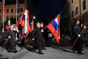 Rdeče zvezde na državni proslavi odgnale SDS; Pahor: Še vedno smo gospodarji svoje usode