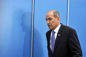 Poslanci Janši ne bodo mogli odvzeti mandata 