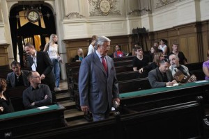Walter Wolf je tožilca ozmerjal z idiotom