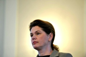  Evropska Slovenija: Škandalozna, populistična vladna zaustavitev, »zamrznitev« privatizacije