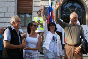 "Javnost manipulirana s strani rdečih medijev verjame komunističnim bajkam!" (FOTO)