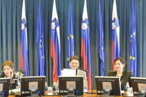 Vlada na zadnji seji s polnimi pooblastili; Virantova prioriteta dogovor s sindikati