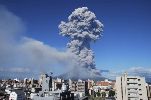 FOTO: Spektakularen izbruh vulkana na Japonskem