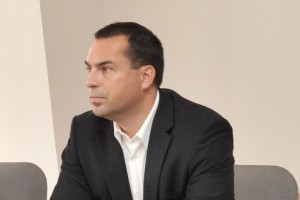 Urednik Politikisa Dejan Kaloh osumljen izdaje tajnih podatkov v zadevi Patria