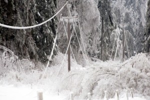 Razmere po podržavi so se umirile, ponekod ostajajo brez elektrike