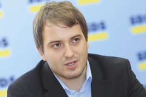 Čuš: Vlada Bratuškove ima polna usta mladih, stori pa zanje bore malo