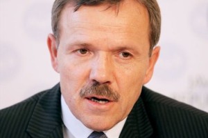 Pojbič ne da svojega stolčka: menjali naj bi ga na podlagi nezakonitih sklepov