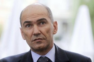 Janša o Zveru: Slovenija potrebuje predsednika, ki nas ne bo delil na prvo in drugorazredne