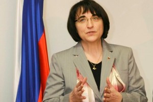 Jelušičeva očita črno propagando novinarki Dela