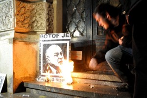 Durs zanima, od kod Kanglerjevi ženi 154 tisočakov; novi protesti Mariborčanov