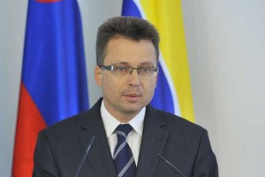 SDS bo aktivno sodelovala v DZ, če Pahor po razveljavitvi sodbe v zadevi Patria razpiše nove volitve