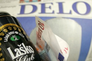 Novinarji Dela zahtevajo začetek postopkov za imenovanje odgovornega urednika