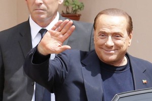 Berlusconi ni prav nič skromen: »Bil bi tako dober papež kot Frančišek!«