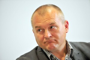 Kangler obsojen na sedem mesecev zapora zaradi stanovanja vedeževalke Karin