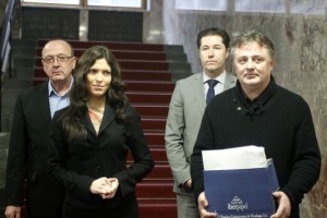 SDS in sopredlagatelji vložili podpise za začetek referenduma o arhivski noveli